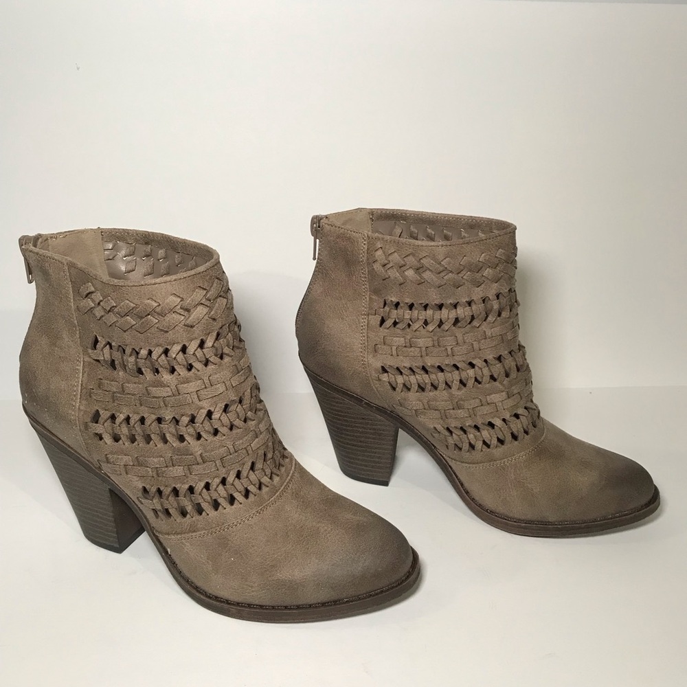 Fergalicious Women’s Taupe Booties 7.5M Braided Back Zip Ankle Boots New - Picture 4 of 6